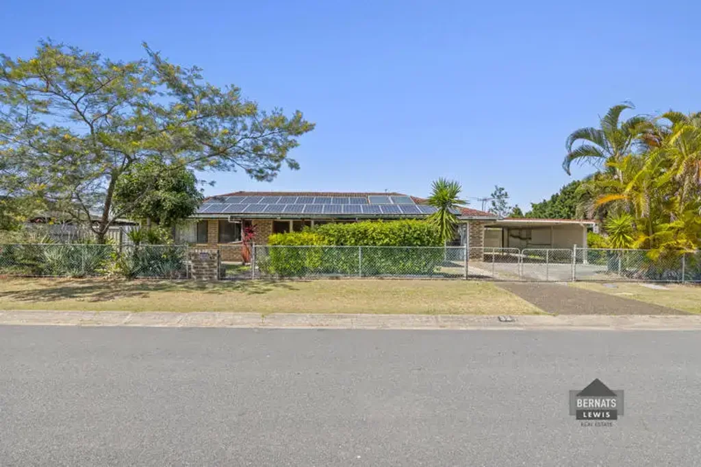 Mount Warren Park 4침실 Spacious family home with Self contained unit!