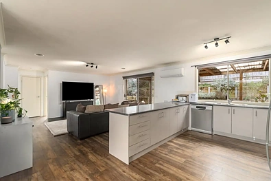 客厅 - 15 Skipton Street, Drouin, VIC 3818