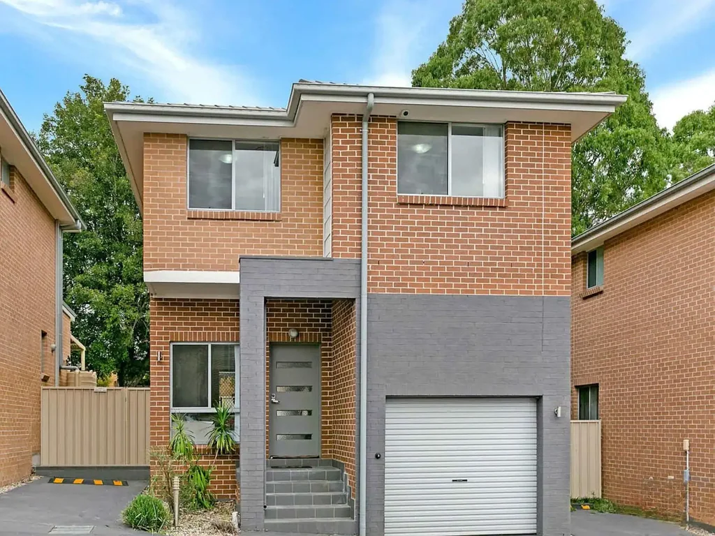 Stylish & Low Maintenance Townhouse In Prime Location