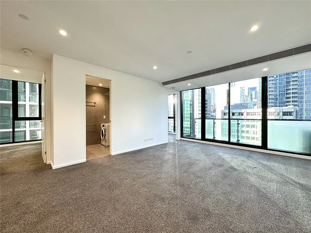 UNFURNISHED MAGNIFICENT TWO BEDROOM ONE CARPARK APARTMENT LOCATED IN MELBOURNE ONE !!!