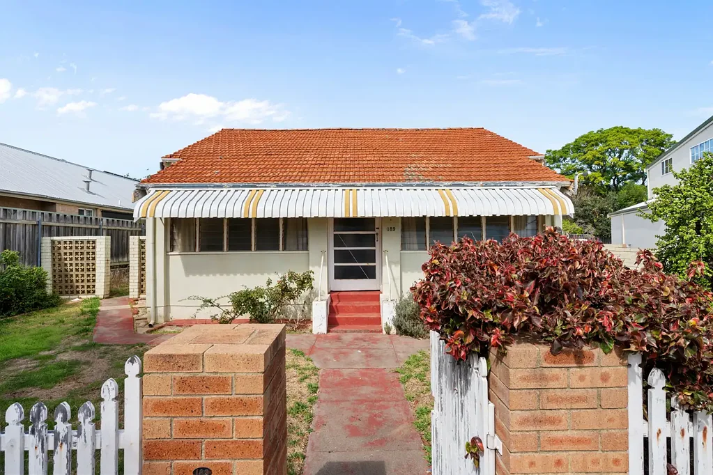 Subiaco 3房  Zoned R100 - Prime Potential