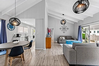 2/16 Scarlock Avenue, Browns Bay, North Shore City