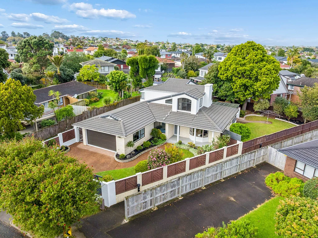 Half Moon Bay 5房 翻新升级｜智能安防+舒适格局，拎包享受生活 Extensively Renovated, Move-In Ready!