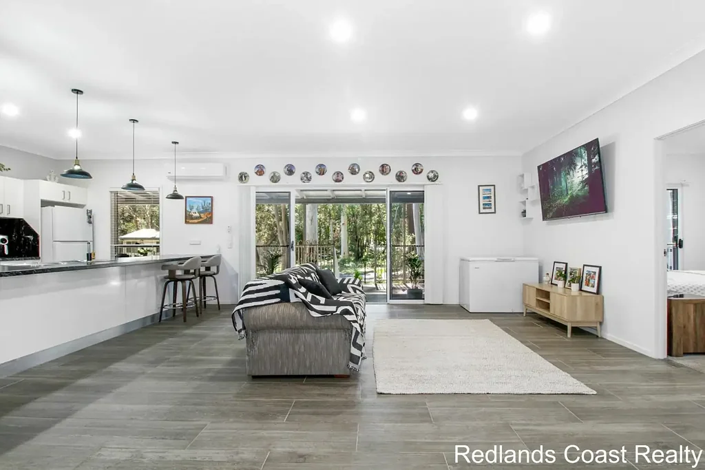 2-4 Sandpiper Pde, Macleay Island, QLD 4184