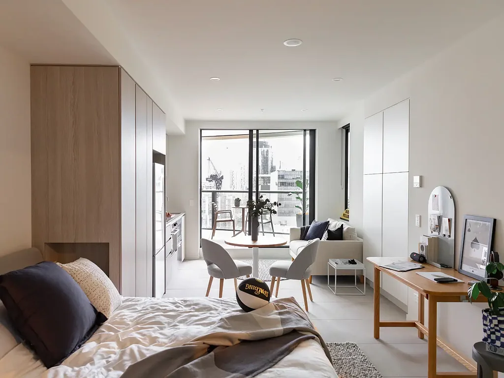 Great layout, excellent location, white goods and heavy furniture included | Furnished