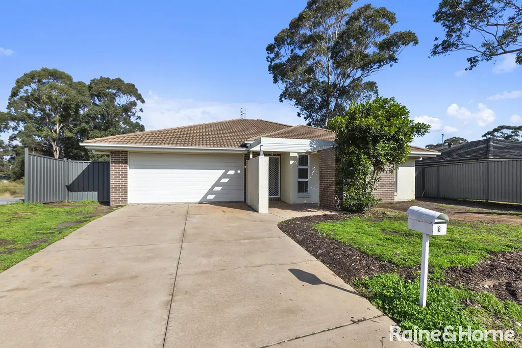 Cessnock 4ਬੈੱਡਰੂਮ Investors Take Note - Freshly Updated & Ready to Enjoy!