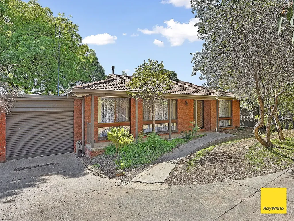 Neat & Low-Maintenance Unit in Convenient Flora Hill Location