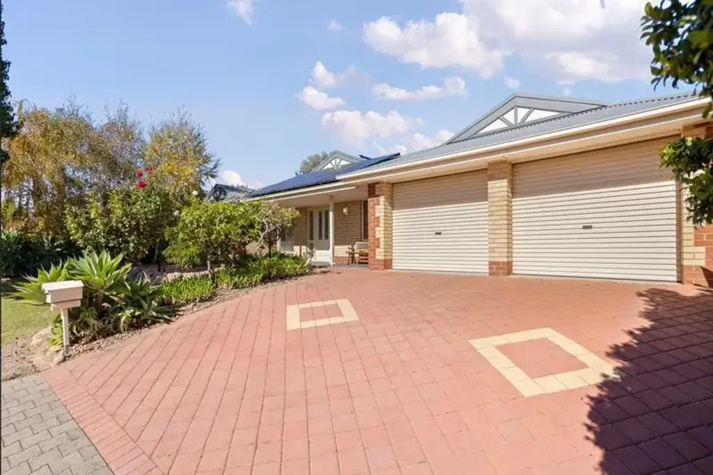 4 BEDROOMS + STUDY +  BATHROOM & MUCH MORE!