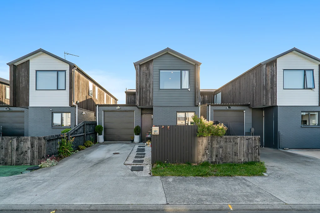 Papakura 4ਬੈੱਡਰੂਮ Spacious 4-Bed, 3-Bath Bargain - Priced to Sell!