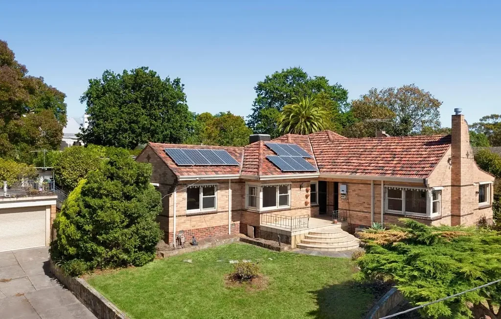 Timeless Three-Bedroom Family Living in Convenient Ringwood Setting *Unfurnished