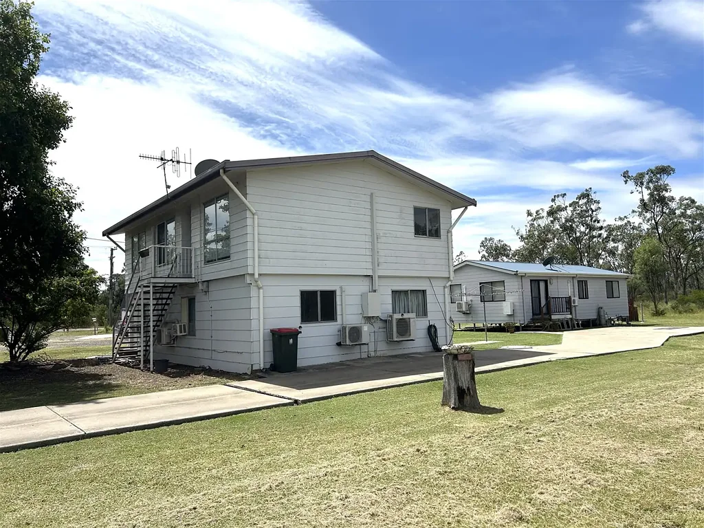 Middlemount 7ห้องนอน Two Homes, One Title, Perfect for Extended Families or Investors