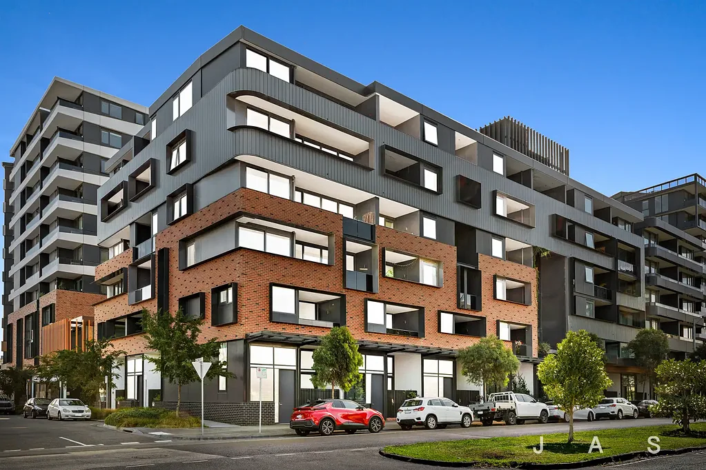 Stylish City-Fringe Living with an Expansive Private Terrace