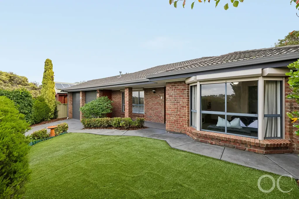 Hallett Cove 4બેડરૂમ Open the Door to Backyard Memories & Hills Views | Close the Door on Ordinary Family Living