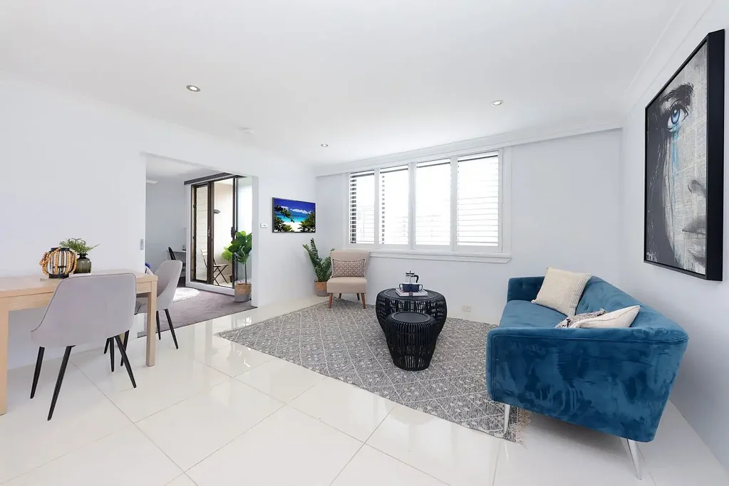 Renovated Top Floor Apartment