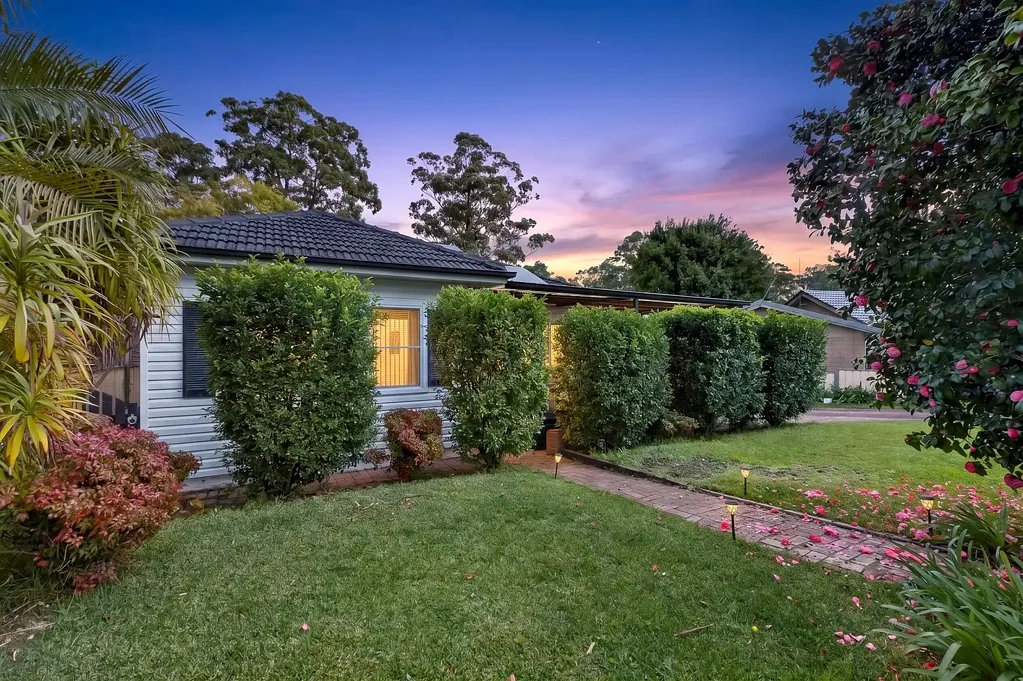 Macquarie Fields 4ਬੈੱਡਰੂਮ Spacious Family Living with Multiple Living Zones & Huge Outdoor Potential