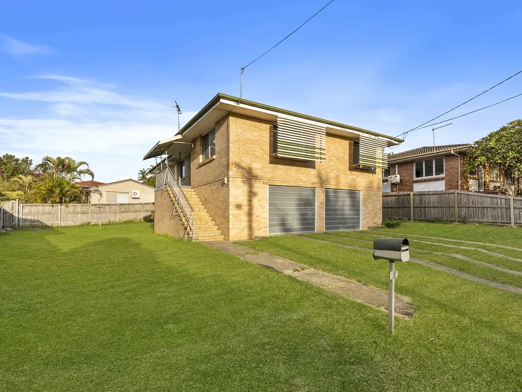 Large Brick Home close to CBD