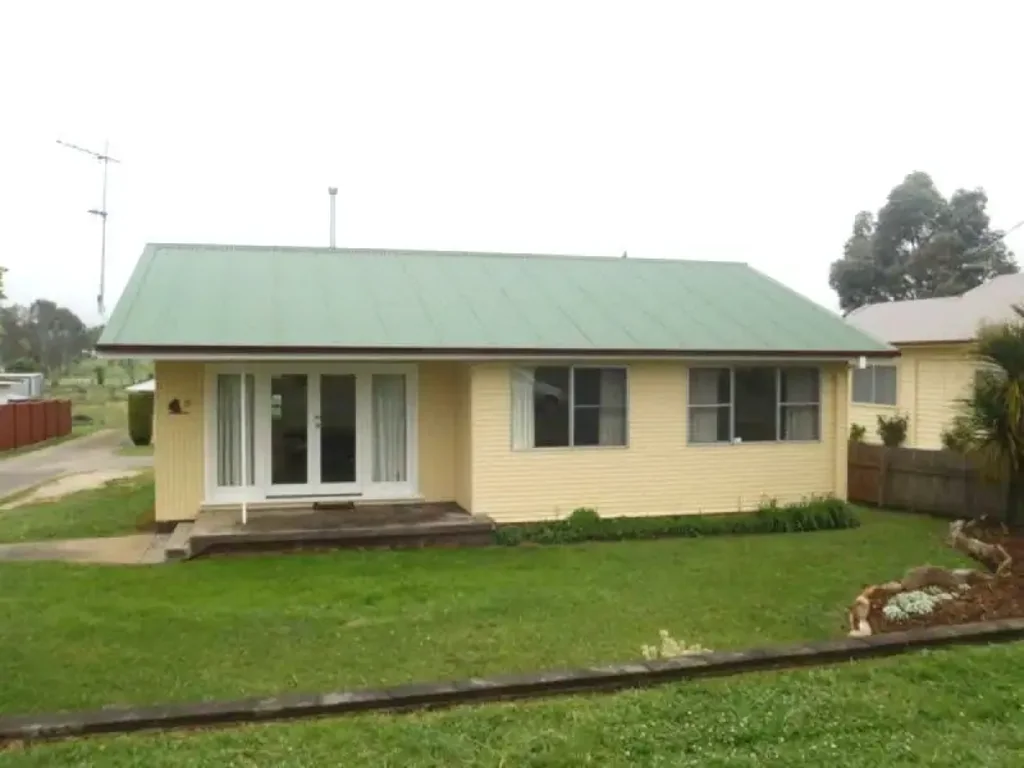 11 Grafton Road, Armidale, NSW 2350, 3 slaapkamers, 1 badkamers, House