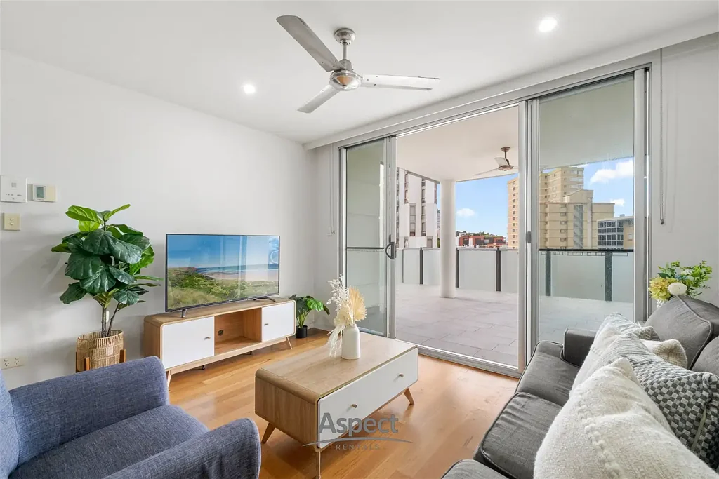 Toowong 2房 Toowong热门区域 125平米宽敞四房 阳台视野开阔 地下车位 游泳池 公交便利 Spacious Apartment with Oversized Balcony in Prime Toowong Location