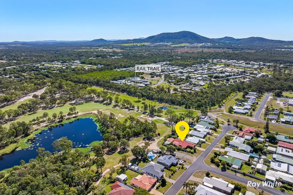 Yeppoon 4 Slaapkamer Huge Potential with Prime golf course frontage!