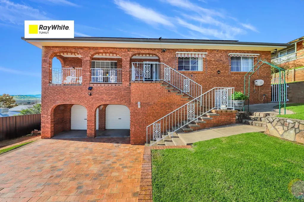Tumut 4Kwarto Elevated Brick Home with Uninterrupted Views!