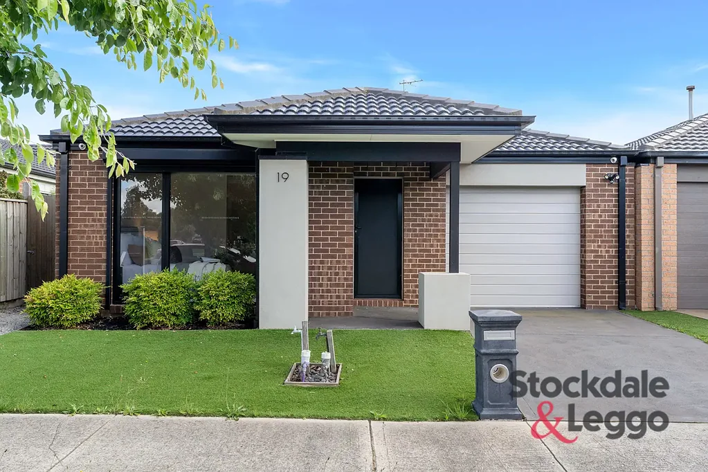 19 Arlington Park Parade, Mickleham, VIC 3064