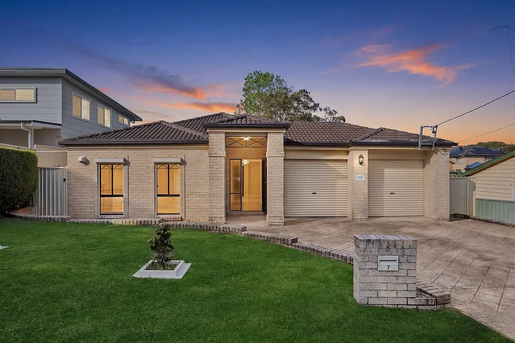 Lake Munmorah 4침실 Spacious family home in a quiet location