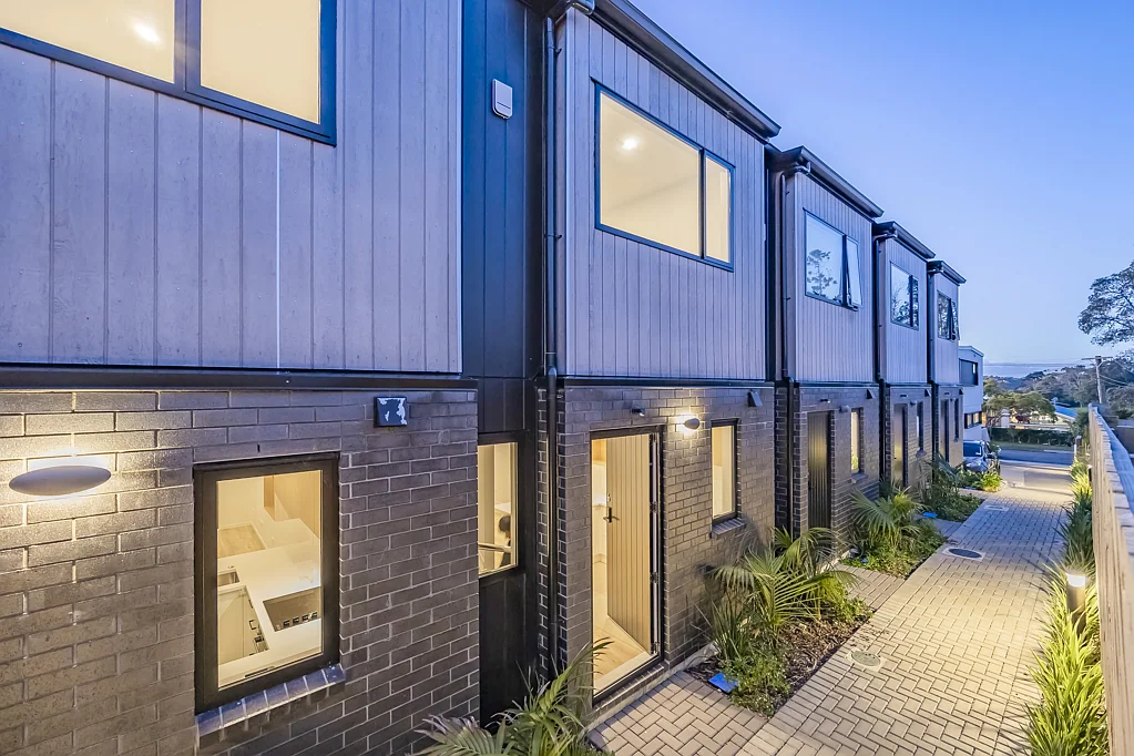 Te Atatu Peninsula 2房  BARGAIN - First in First served !