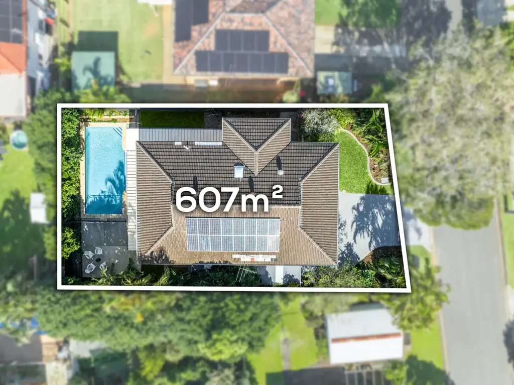 Birkdale 4Moenga Dual Living Family Home with a Pool