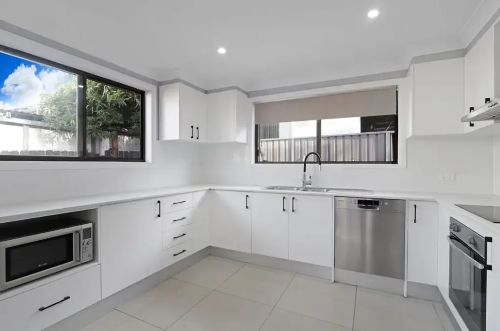 Situated in the heart of Smithfield!! This granny flat is th