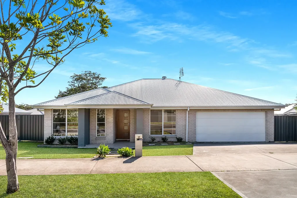 Spacious Family Living, Fully Furnished