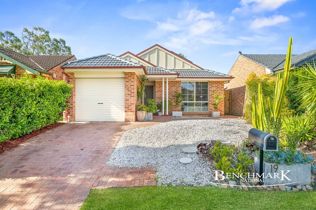 19 Paroo Court, Wattle Grove, NSW 2173