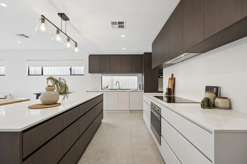 Yokine 4 Slaapkamer Brand New Luxury Living on Latrobe