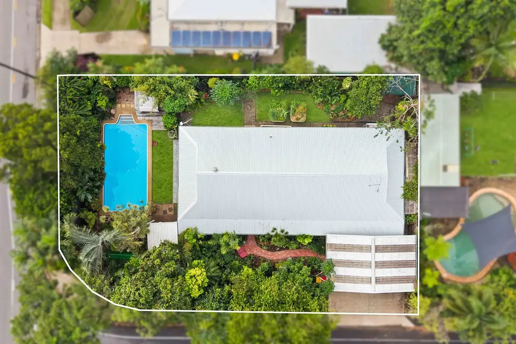 Smithfield 3房  RENOVATED PRIVATE RETREAT, CORNER BLOCK, LARGE POOL