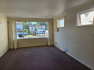 Spacious 3-Bedroom Home with Separate Office – Fully Fenced & Pet-Friendly