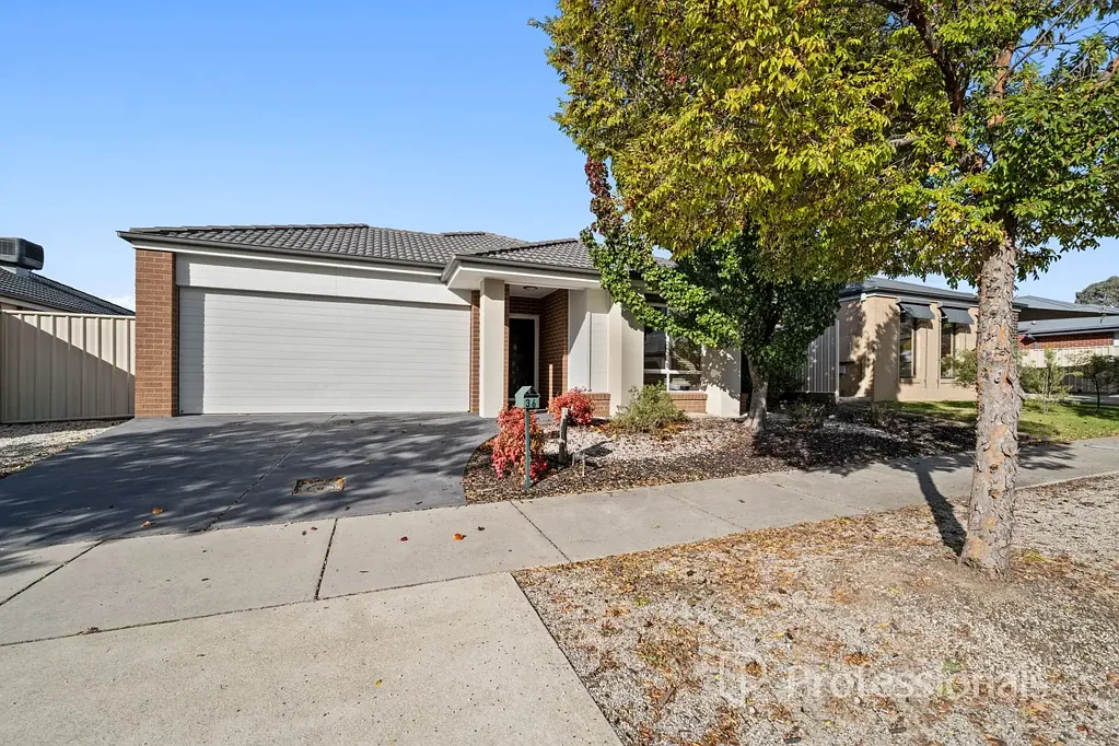 AVAILABLE NOW - BRAND NEW FLOORING THROUGHOUT