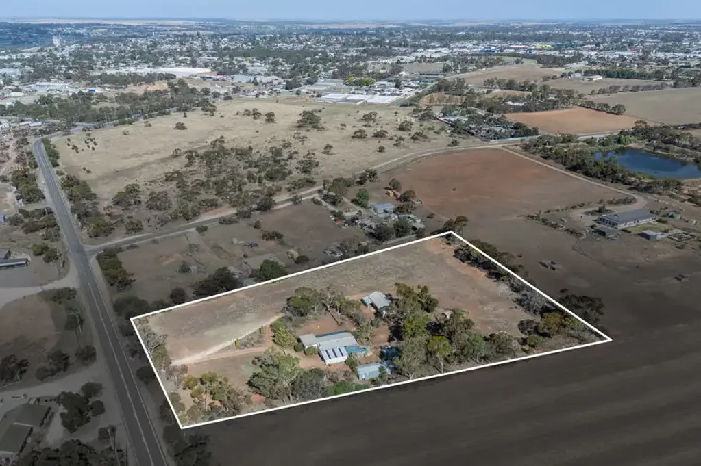 Murray Bridge 4chambre Hobby Acres - Zoned Deferred Urban