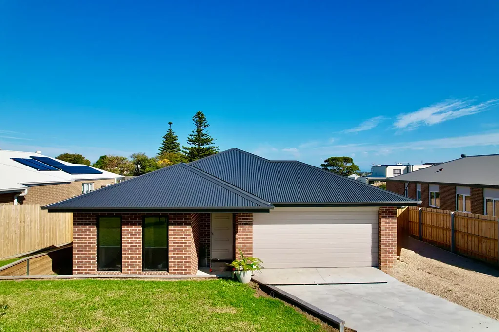 Lakes Entrance 4部屋 Modern Family Living in a Vibrant New Development