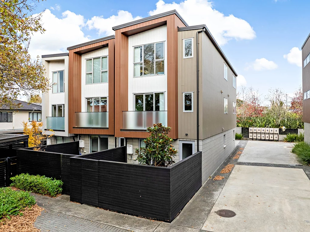 Mount Roskill 3Phòng ngủ Past Sale? Irrelevant. Value? Undeniable.
