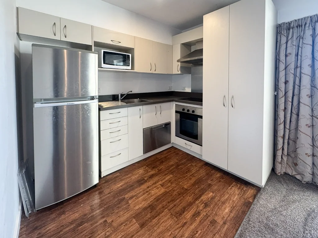 3rd Floor Apartment with two allocated off-street carparks!
