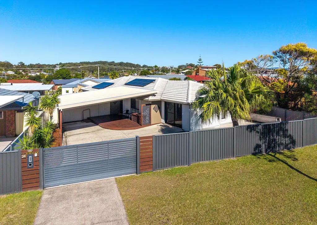 Aroona 4침실 Renovated Coastal Living – Just Minutes from Caloundra’s Beaches