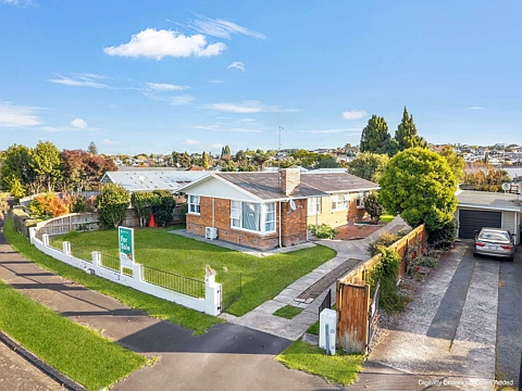 Dinsdale 4房  Freshly Updated and Move-In-Ready!