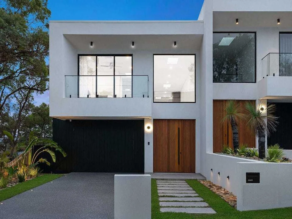 North Ryde 5chambre Luxury Custom-Designed Duplex | Two Master Suites