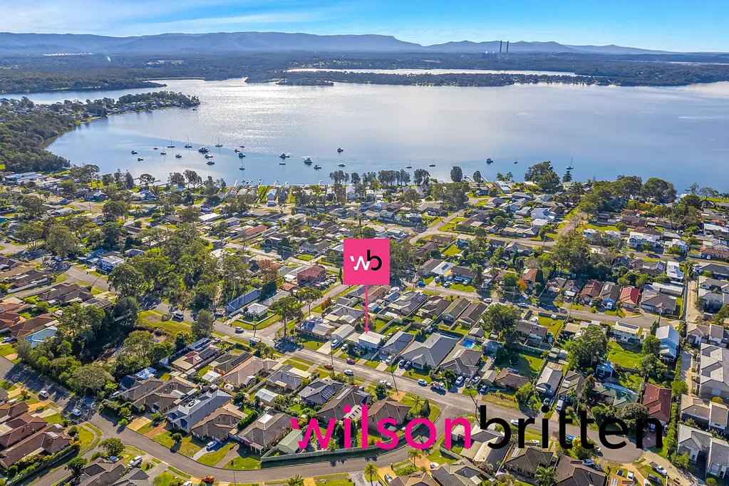 NEAT & TIDY ONE-BEDROOM HOME – WALK TO SHOPS & THE LAKE