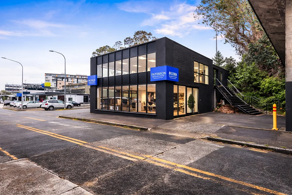 Grafton High-Profile Showroom & Office