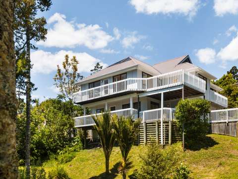 Browns Bay 5房  LOOKING FOR RANGITOTO ZONE AND FREEHOLD??