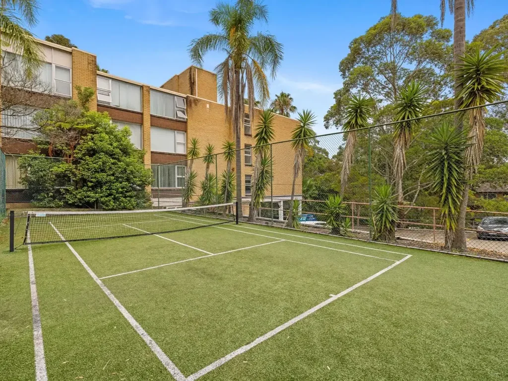 Lane Cove North 3침실 Dual-Level Apartment |Unique Value Buy | Solid Build | Priced for Quick Sale