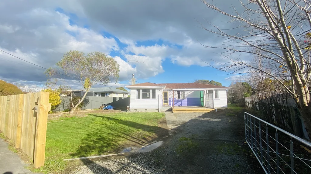 Three-bedroom home with extra study/sleepout!