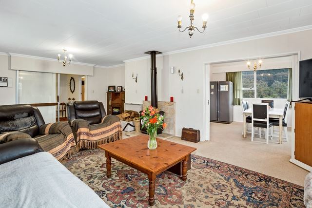 19 Zande Terrace, Tawa, Wellington, 4 Schlafzimmer, 2 Badezimmer