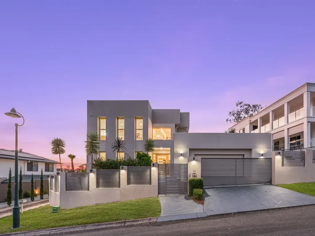 Mount Ommaney 5ห้องนอน Luxurious Family Living with Smart Tech & Elevated Entertaining