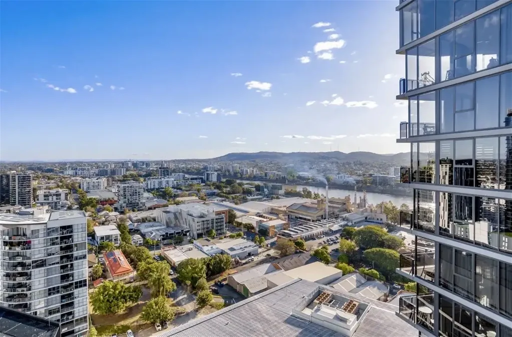 South Brisbane 3房 罕见的双钥匙3卧室公寓，可欣赏城市和河流美景 Rare Dual-Key 3 bedroom with City and river Views